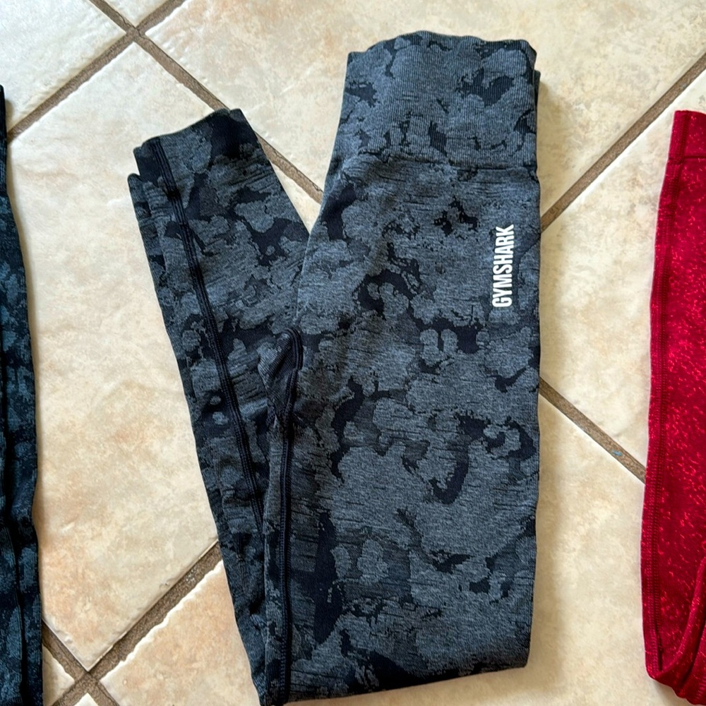 Gym shark leggings